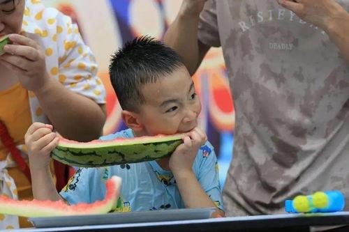 吃瓜群众抱洋娃娃,吃瓜群众们的甜蜜抱抱